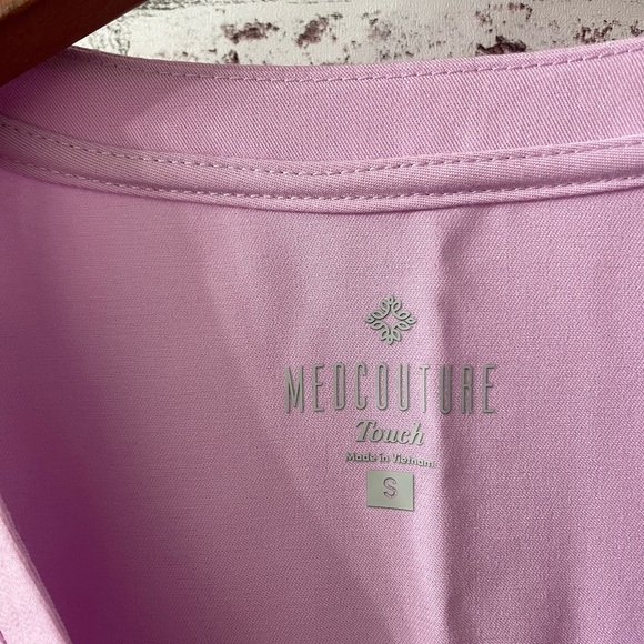 Med Couture Lilac V-Neck Shirttail Women's SCRUBS top - Picture 2 of 13